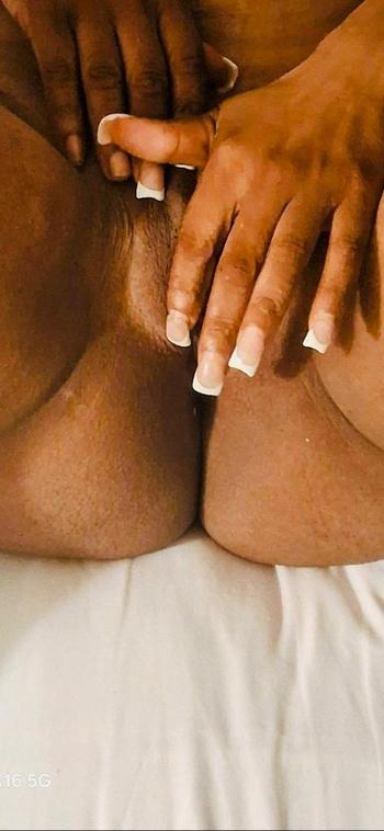 Phat, 27  female escort, Alexandria